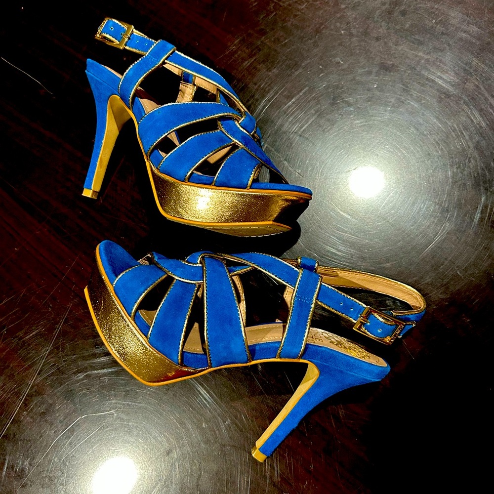 SALE 💙 Vince Camuto 💙 blue & gold platform heels Size 35/5